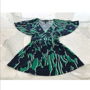 BCBG NAVY BLUE GREEN WHITE FAUX WRAP BELTED TOP SIZE XS